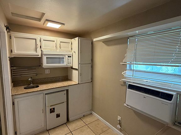 2nd image of 321 Katherine Cir