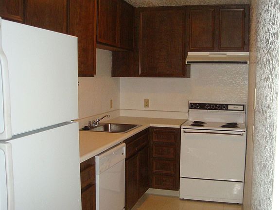 3rd image of 575 N Villa Ct Unit 213