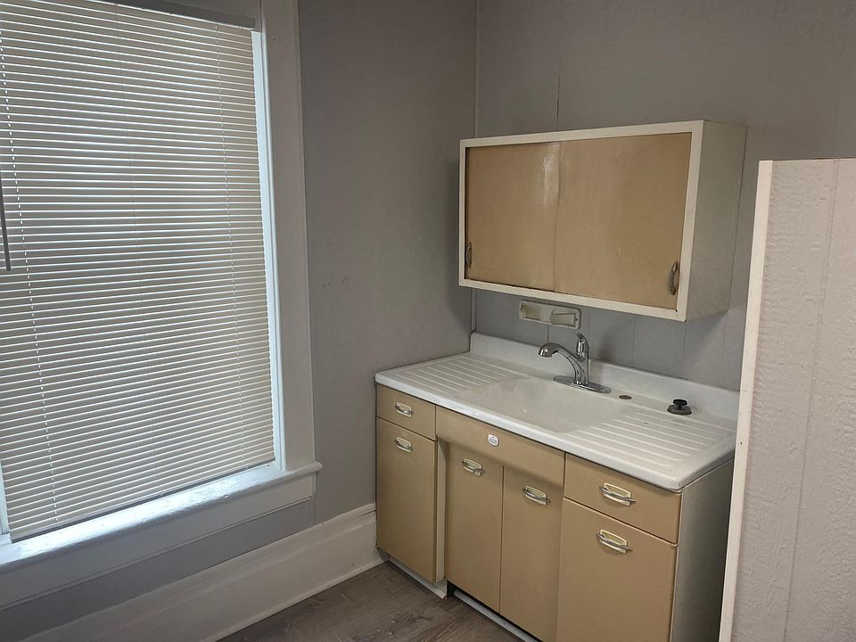 1st image of 506 E Main St Rear 506