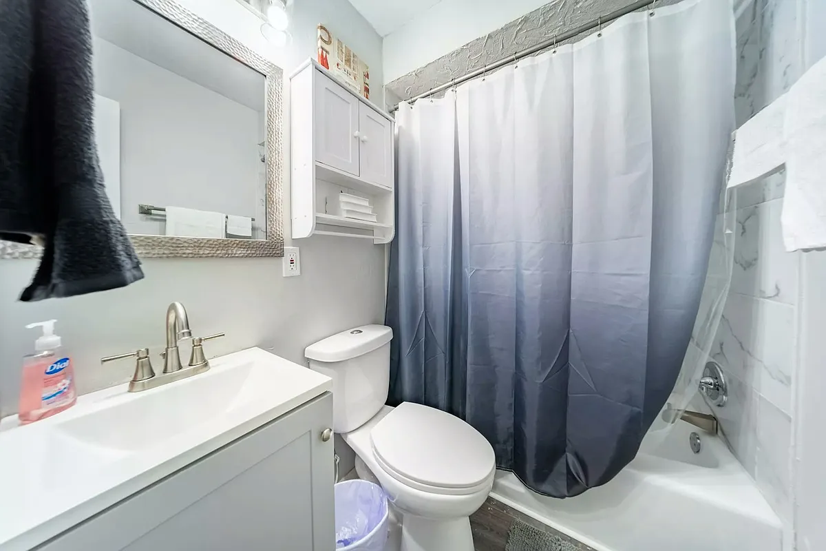 Freshly updated 3-bedroom, 1.5-bathroom home located in Cleveland. — photo 3