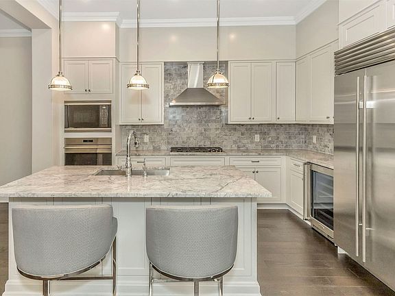 4th image of 3000 Royal Ct Unit 3312