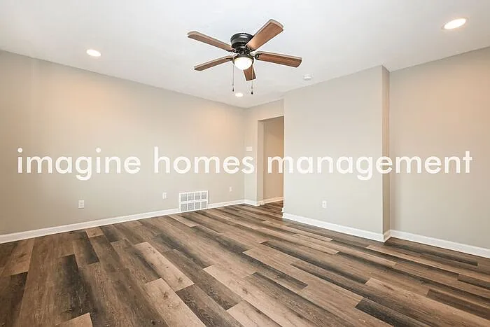 3 bed, 1.5 bath, 1320 sqft, $1,335 — Photo 3