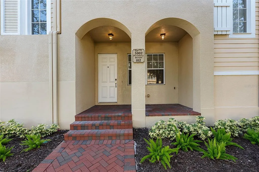 3 bed, 2.5 bath, 1884 sqft, $4,550 — Photo 3