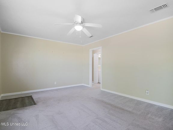 5th image of 49 33rd St