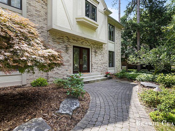 4th image of 7345 Oliver Woods Dr SE
