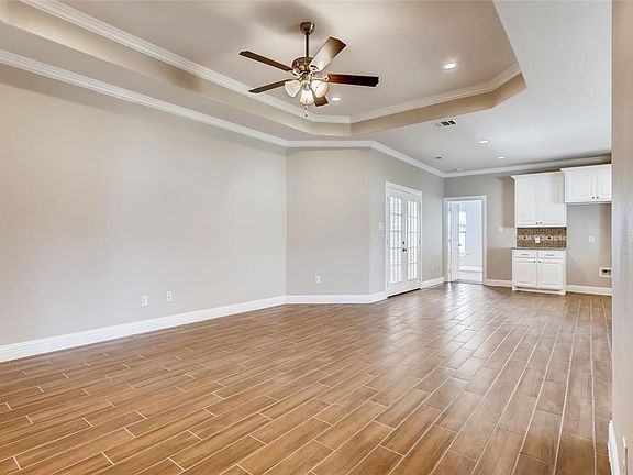 4th image of 2809 Crystal Dr