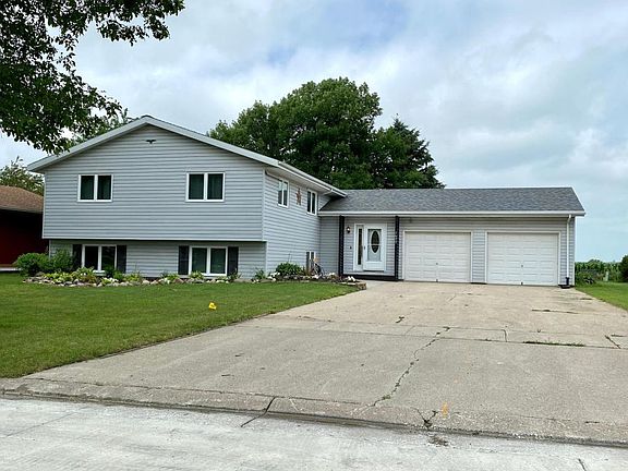 2nd image of 1677 Oakwood Dr