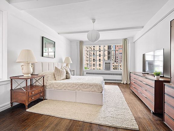 3rd image of 110 E 87th St APT 7C