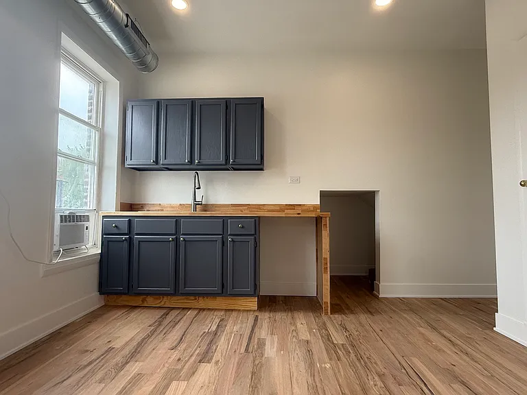 2013 S Loomis St #2R — Photo 9