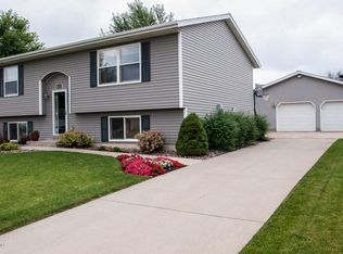4324 10th St NW, Rochester, MN 55901