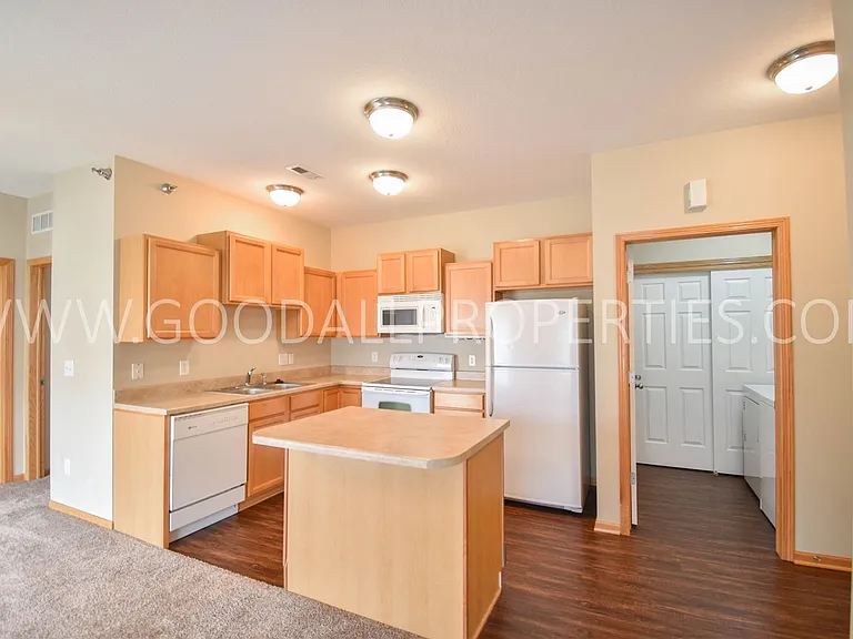 10320 Norfolk Dr #4 — Photo 2