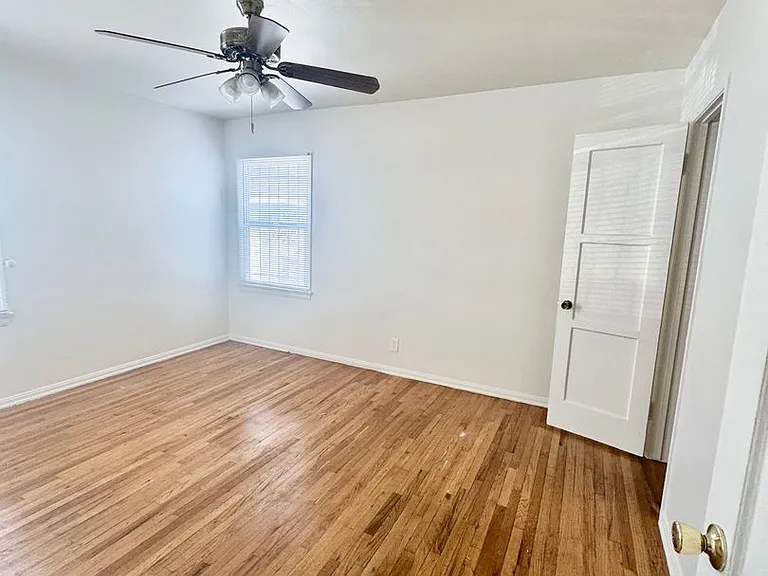 713-715 E Cocoa St — Photo 8