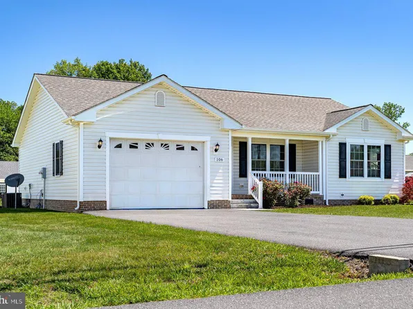 106 7th St, Grottoes, VA 24441
