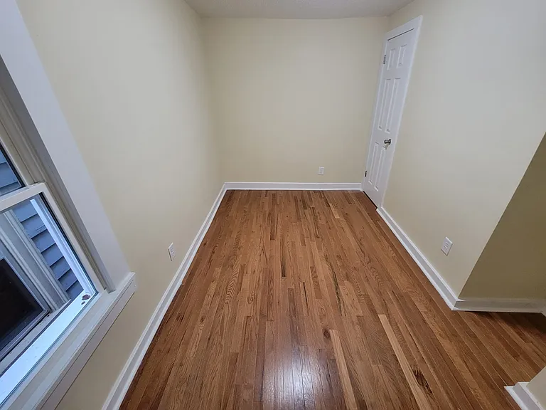 842 Congress Ave — Photo 9