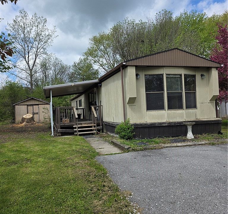 1st image of 221 Crabapple Dr