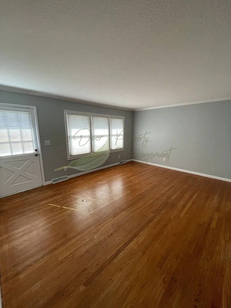 805 SW Lea Drive, Lee's Summit, MO — Photo 2