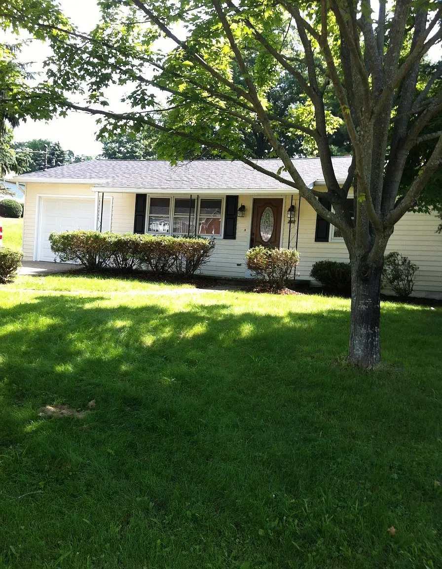 3 bed, $1,875 — Photo 2