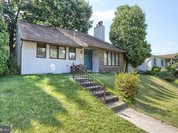 8 Roller Dr, Steelton, PA 17113