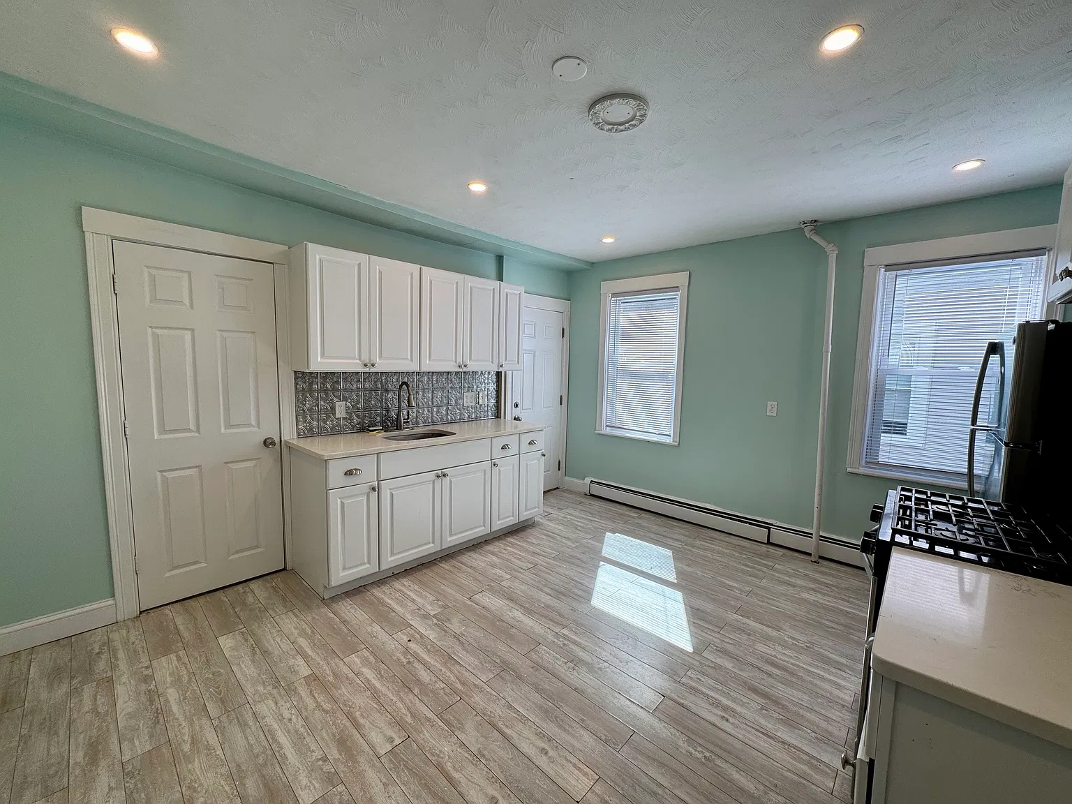 2 bed, 884 sqft, $1,700 — Photo 4
