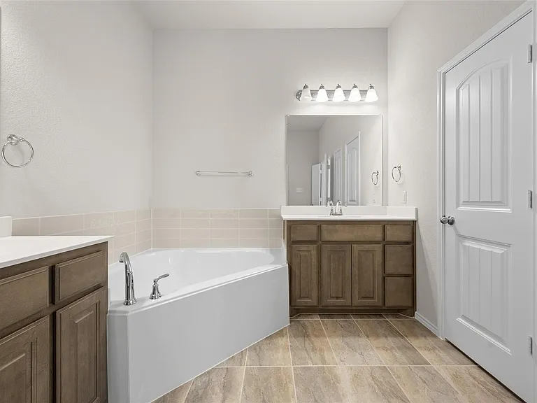 347 Freestall Dr — Photo 14
