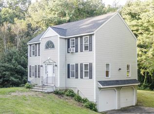 39 Peaslee Crossing Rd, Newton, NH 03858