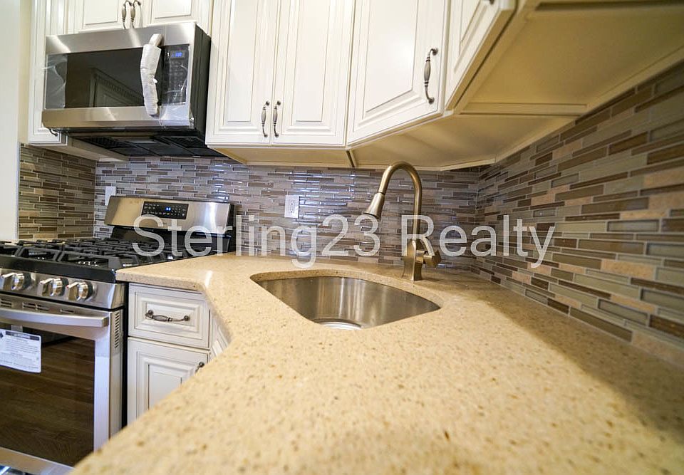 1st image of 21-22 Hoyt Ave S #2C