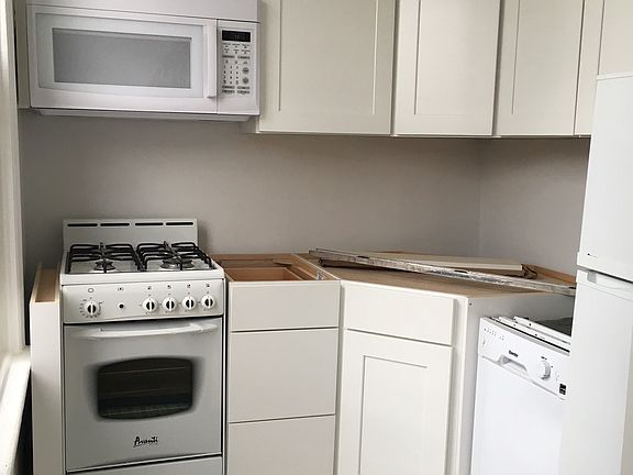 2nd image of 98 Sackett St #2