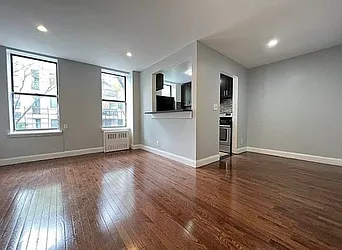 926 Bronx Park South