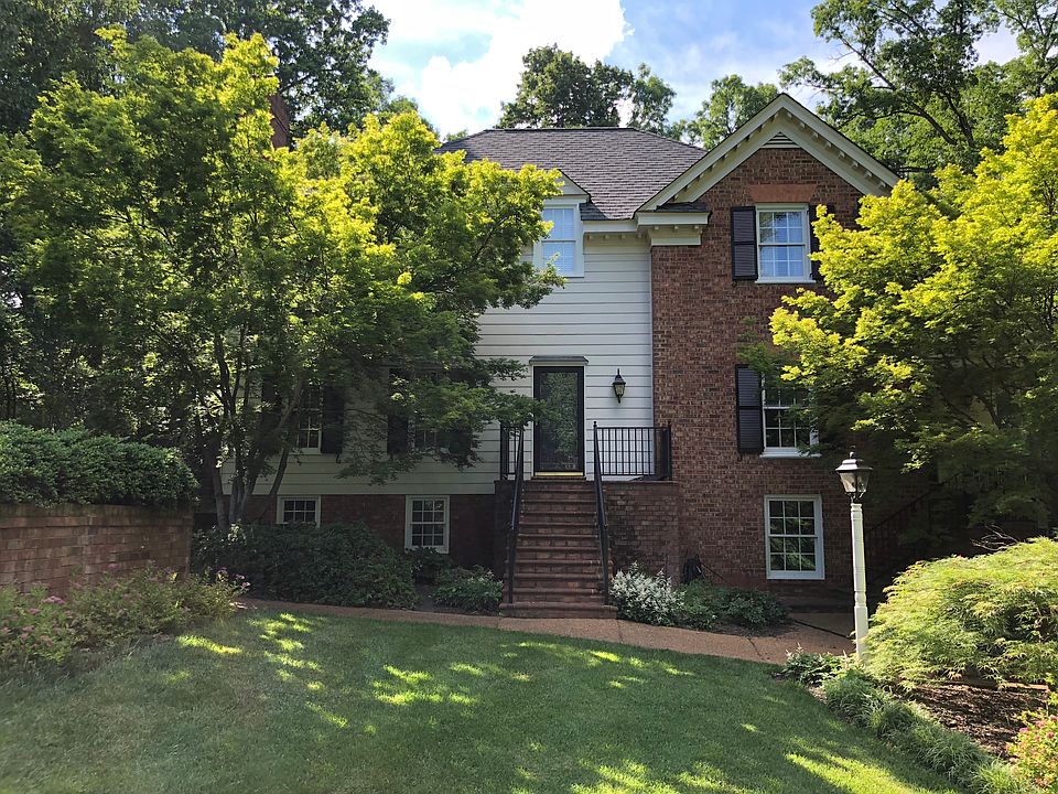 2nd image of 3060 Summerhurst Dr