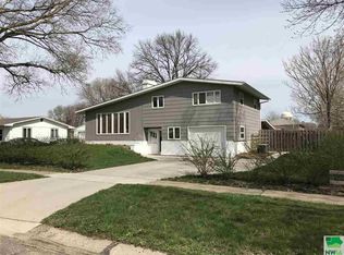 916 Jane St, Vermillion, SD 57069