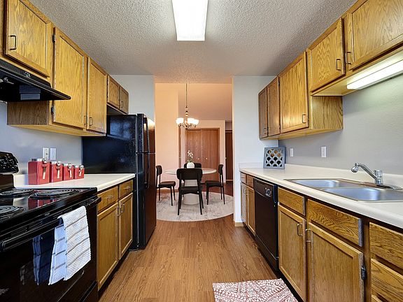 Fargo, ND Somerset Apartments | Kitchen