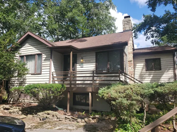 2220 Oriole Trl, Long Beach, IN 46360