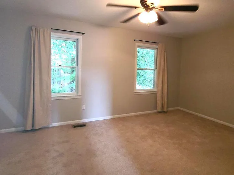 2037 S Glebe Rd — Photo 13