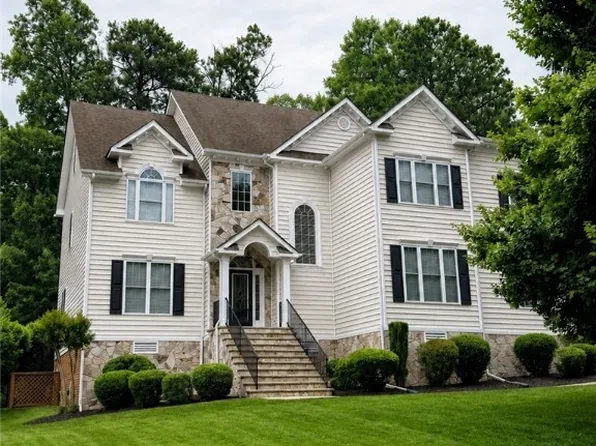 16930 Jennway Ter, Moseley, VA 23120