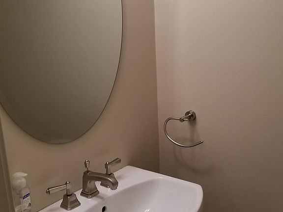 2nd bedroom private bath