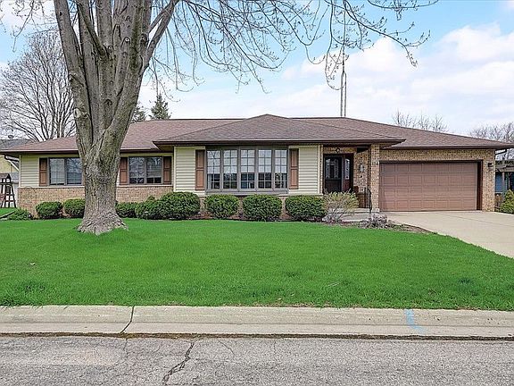 2nd image of 124 Silver Dr