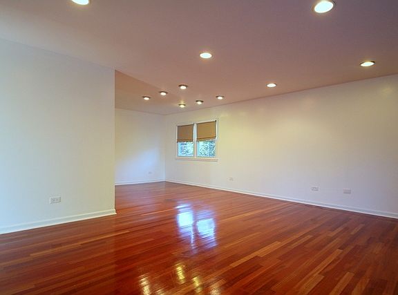 4th image of 105 Country Club Ln