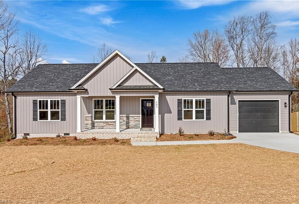 1st image of 285 Stonybrook Dr
