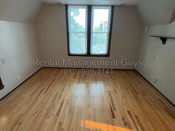 4th image of 1938 Roblyn Ave APT 2