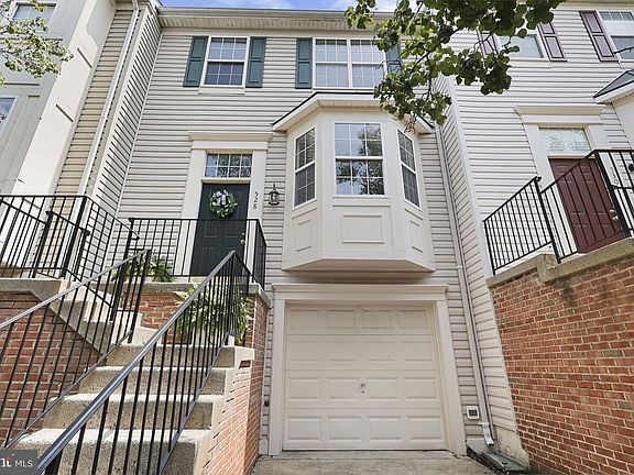 2nd image of 528 Kalmia Sq NE