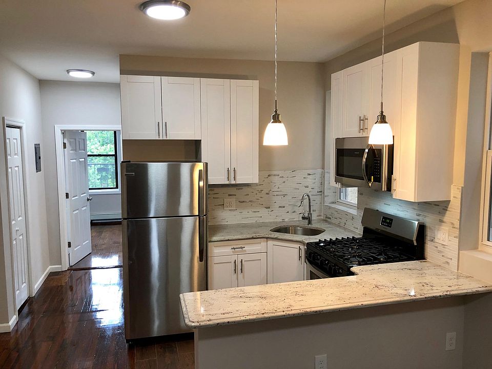 Spacious fully-renovated apt
