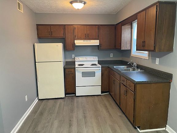 3rd image of 355 Elmwood Dr APT 25