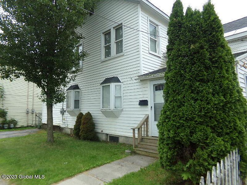 3rd image of 221-223 Saratoga Avenue