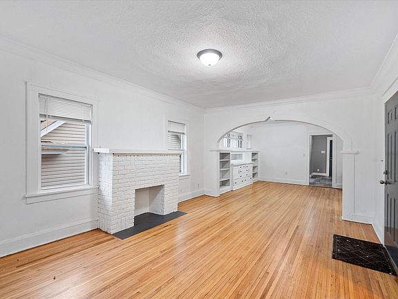 3rd image of 1507 Oliver Ave N