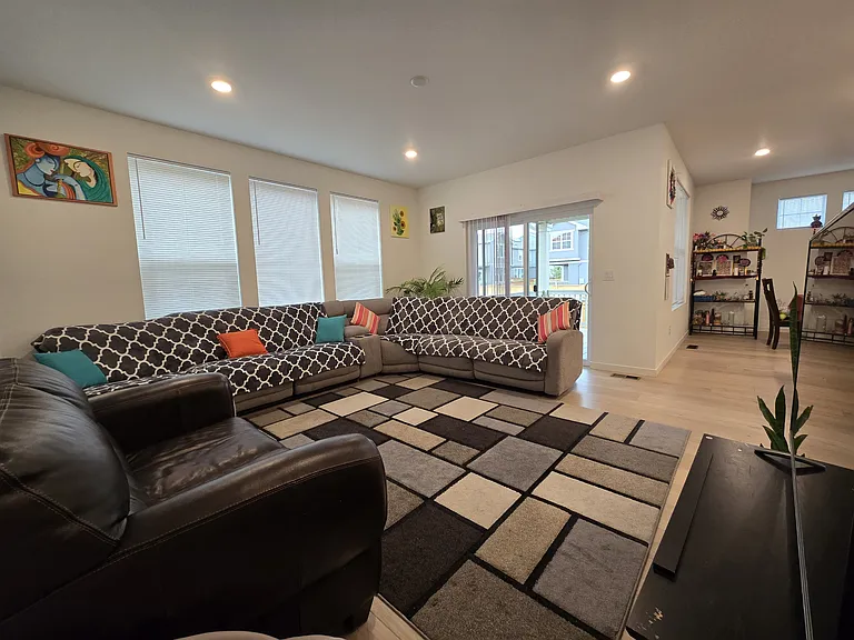661 Lillibrook Pl — Photo 8