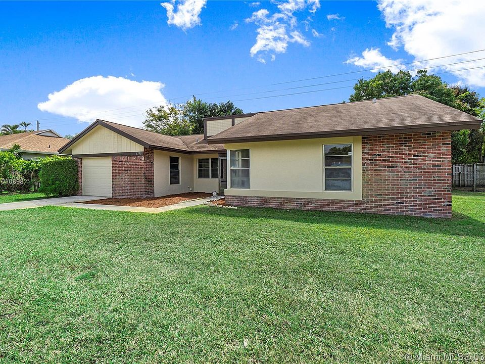 1st image of 6390 N Moonstone Way