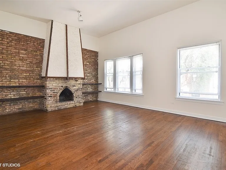 947 W Oakdale Ave #2E — Photo 2
