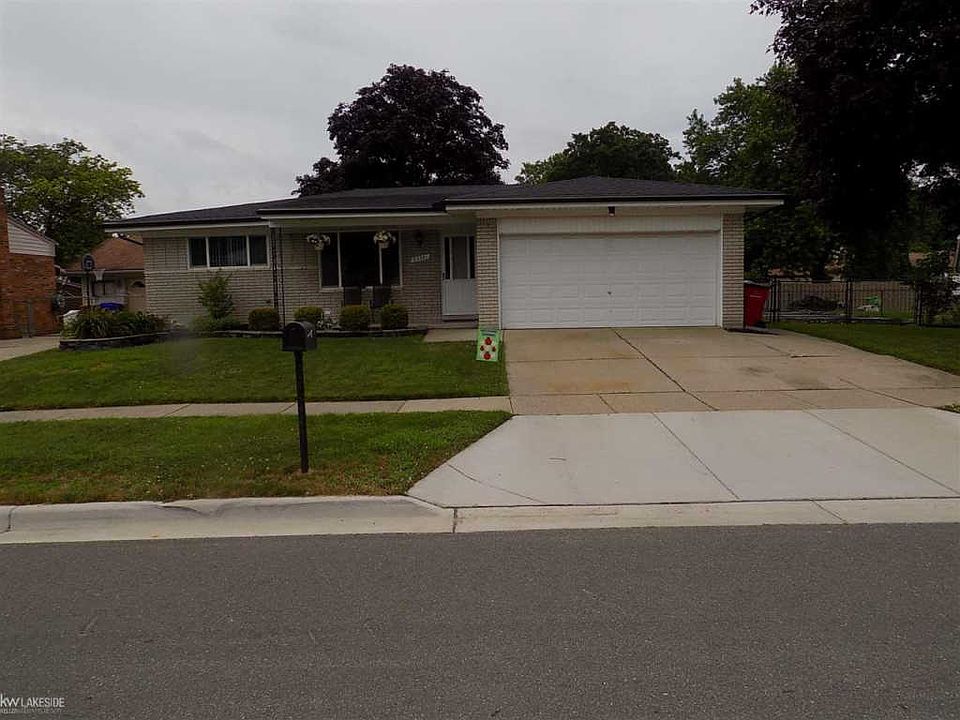 1st image of 32391 N Cambridge Dr