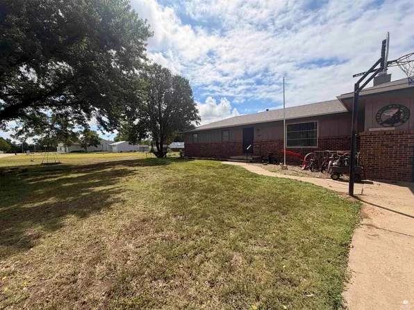 441 Lee St, Tescott, KS 67484