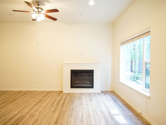 4th image of 5607 E Burnside St #5625-106